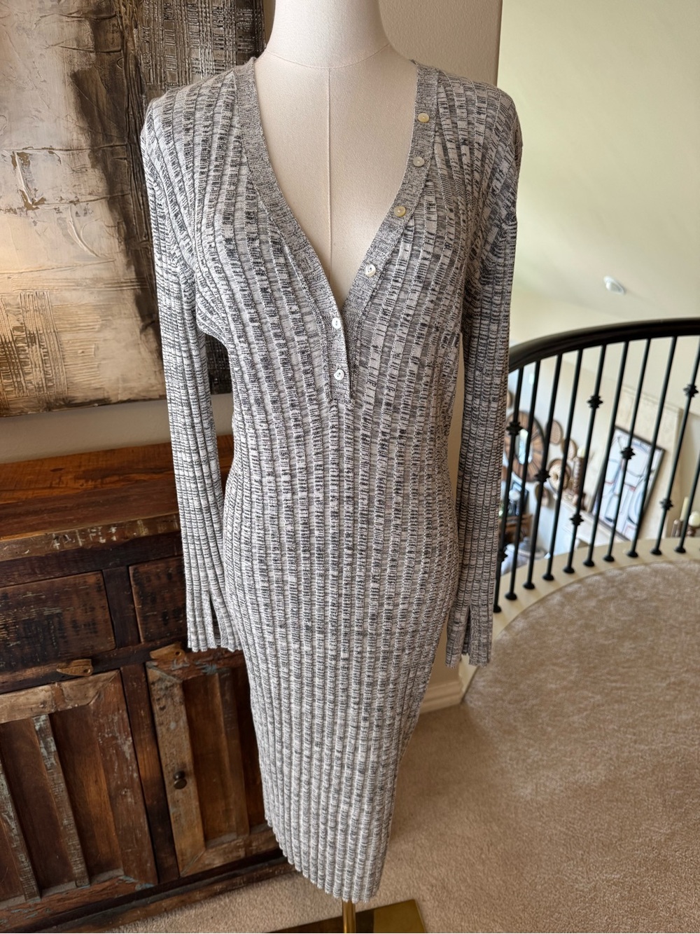NWT V-Neck Long Sleeve Ribbed Knit Dress in Gray- L - Picture 3 of 10